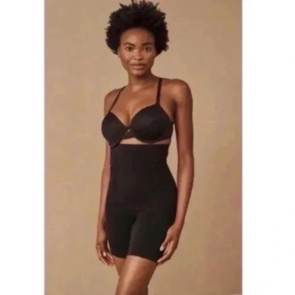 NWOT SPANX OnCore Mid-Thigh High Waisted Shorts in Very Black Size Medium